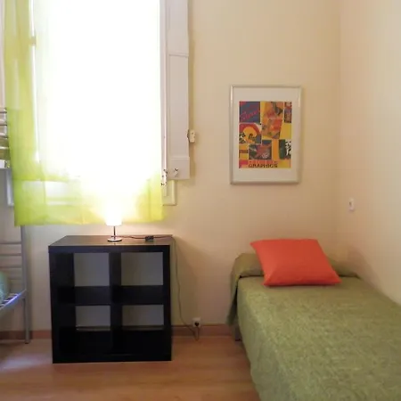 Barcelona Central Garden Hostal-2