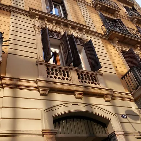Barcelona Central Garden Hostal-3